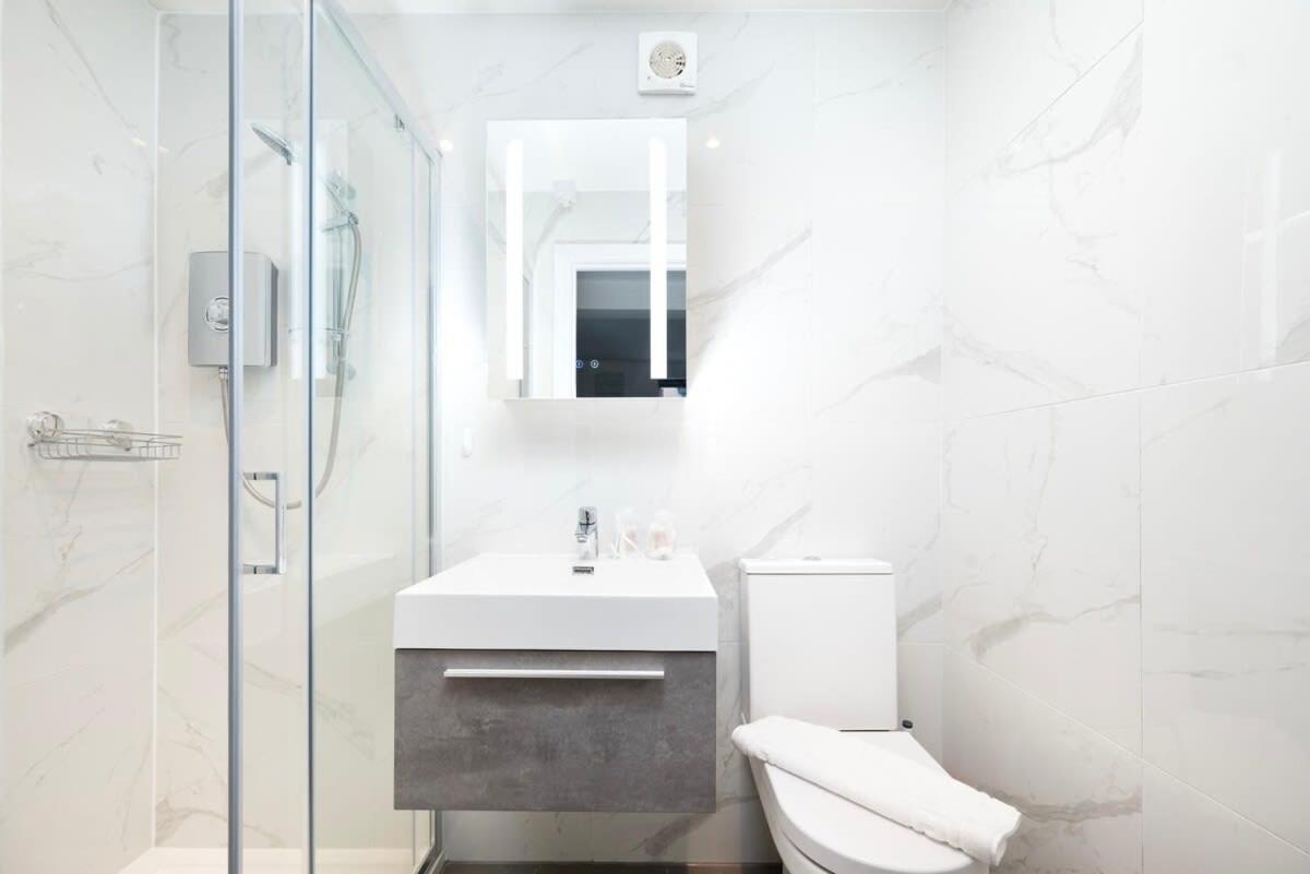 엔필드 Cozy Single Level Flat With Parking 아파트 외부 사진